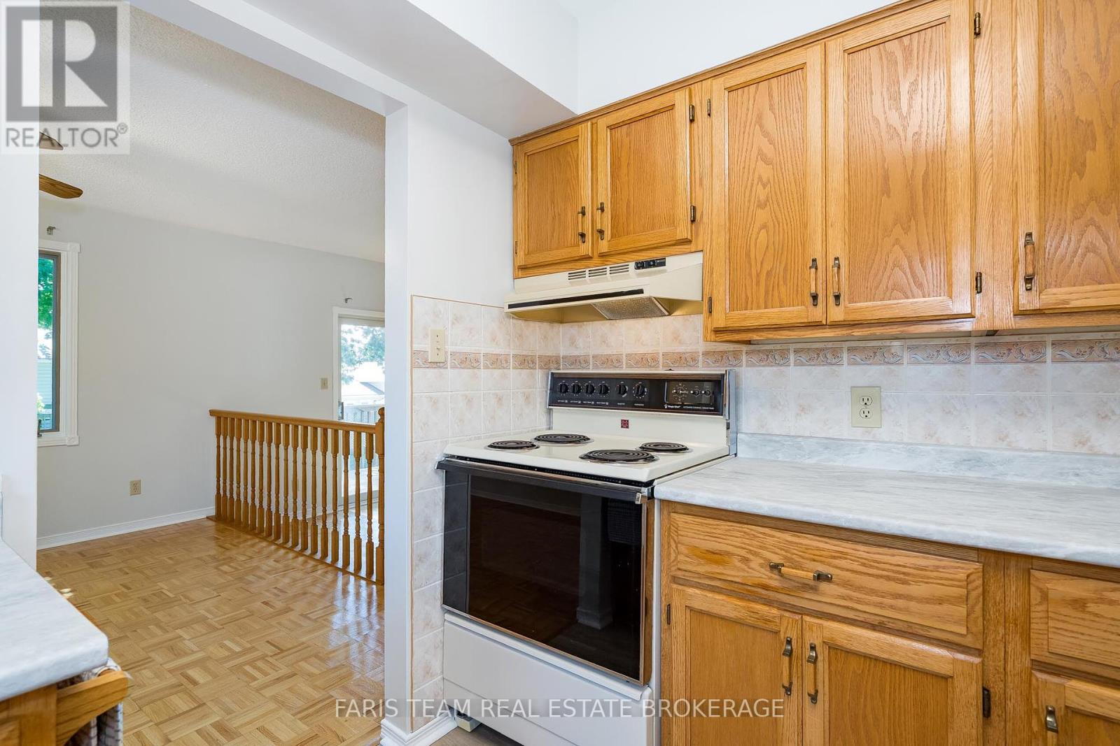 25 Bridle Road, Penetanguishene, Ontario  L9M 1J5 - Photo 6 - S12415684