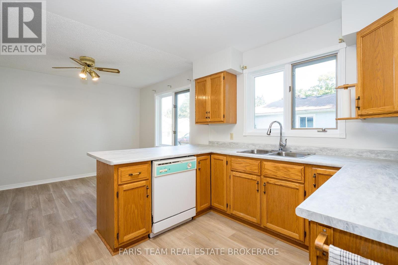 25 Bridle Road, Penetanguishene, Ontario  L9M 1J5 - Photo 7 - S12415684