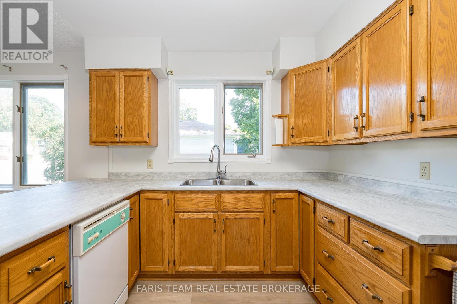 25 Bridle Road, Penetanguishene, Ontario  L9M 1J5 - Photo 8 - S12415684