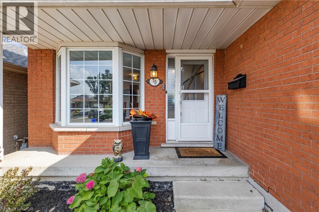 70 Polaris Court, Hamilton, Ontario  L9B 2P5 - Photo 2 - 40771332