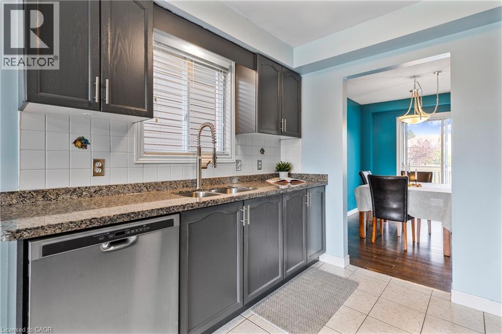 70 Polaris Court, Hamilton, Ontario  L9B 2P5 - Photo 6 - 40771332