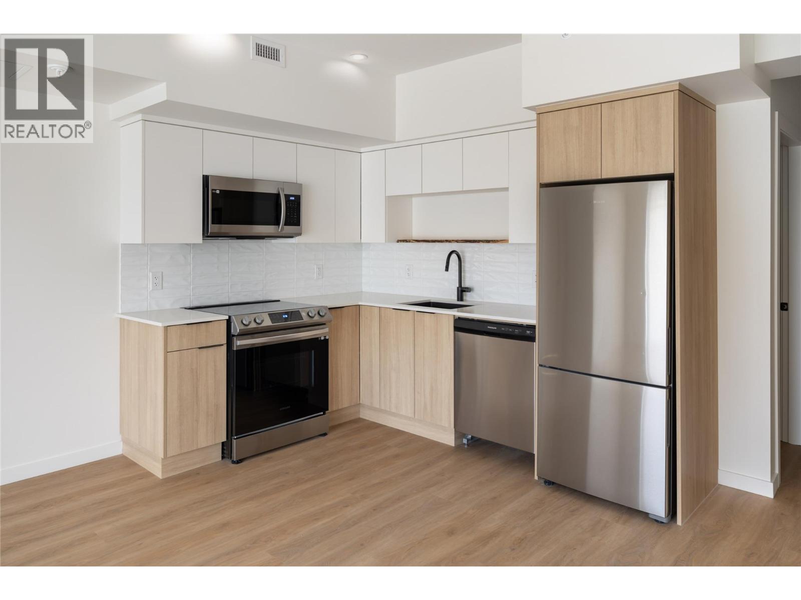 604 Cawston Avenue Unit# 615 Kelowna Photo 4