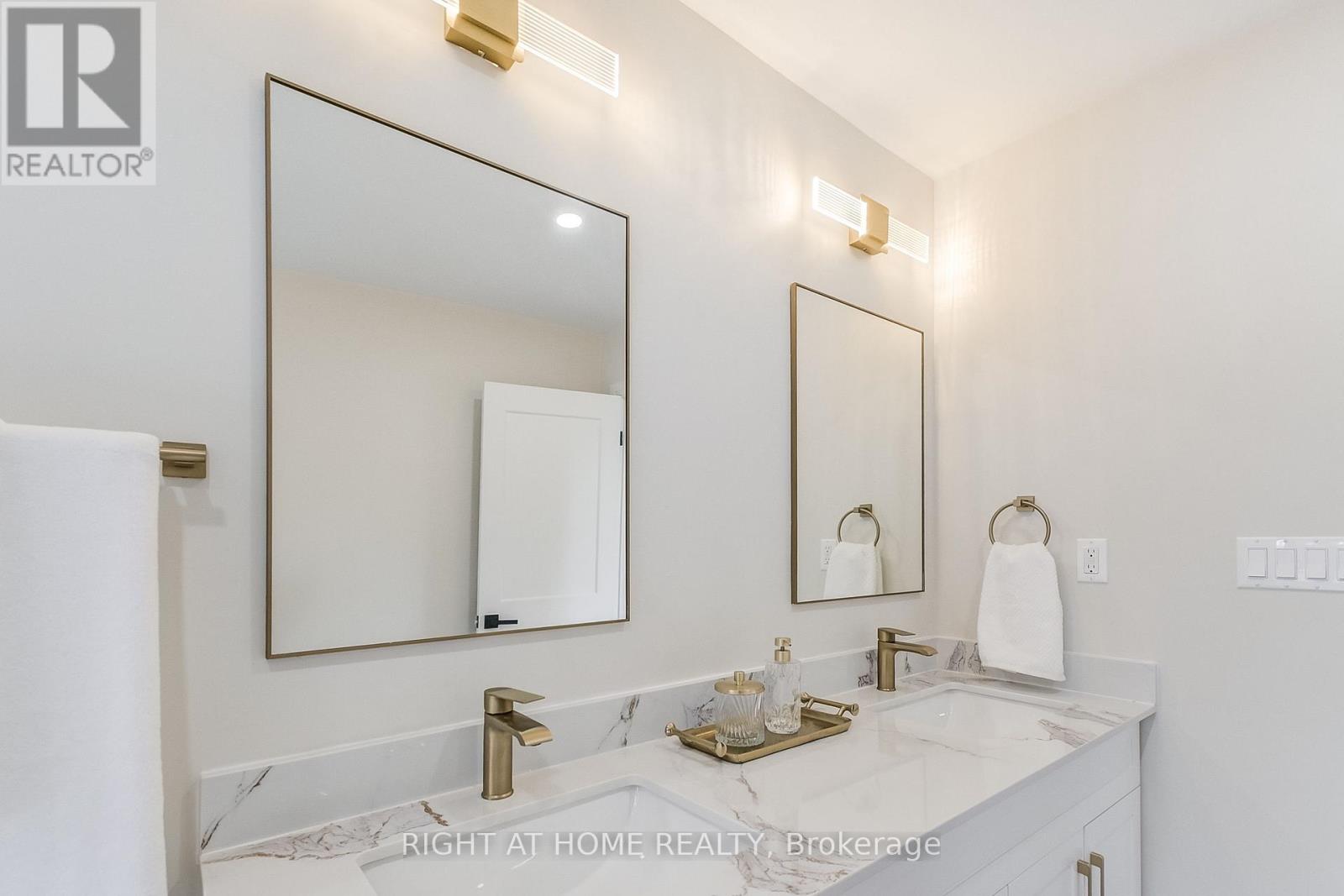 1308 Fieldcrest Lane, Oakville, Ontario  L6M 2N6 - Photo 24 - W12327165