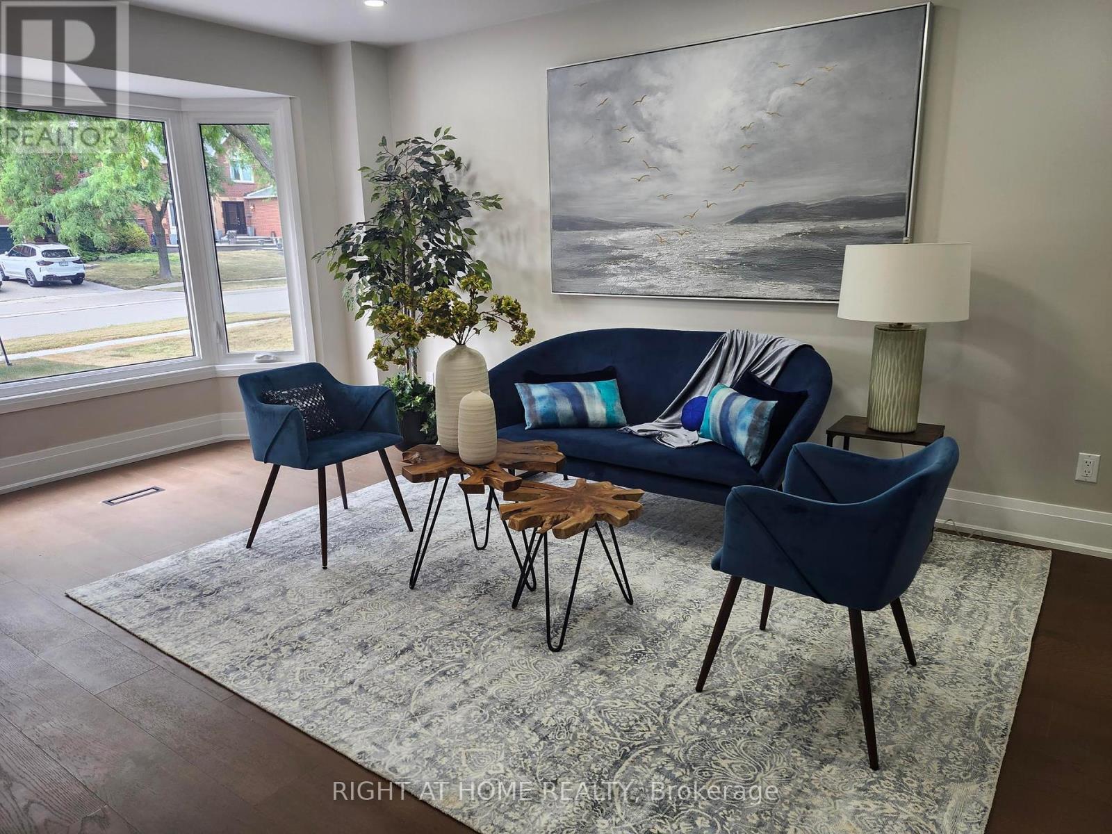 1308 Fieldcrest Lane, Oakville, Ontario  L6M 2N6 - Photo 4 - W12327165