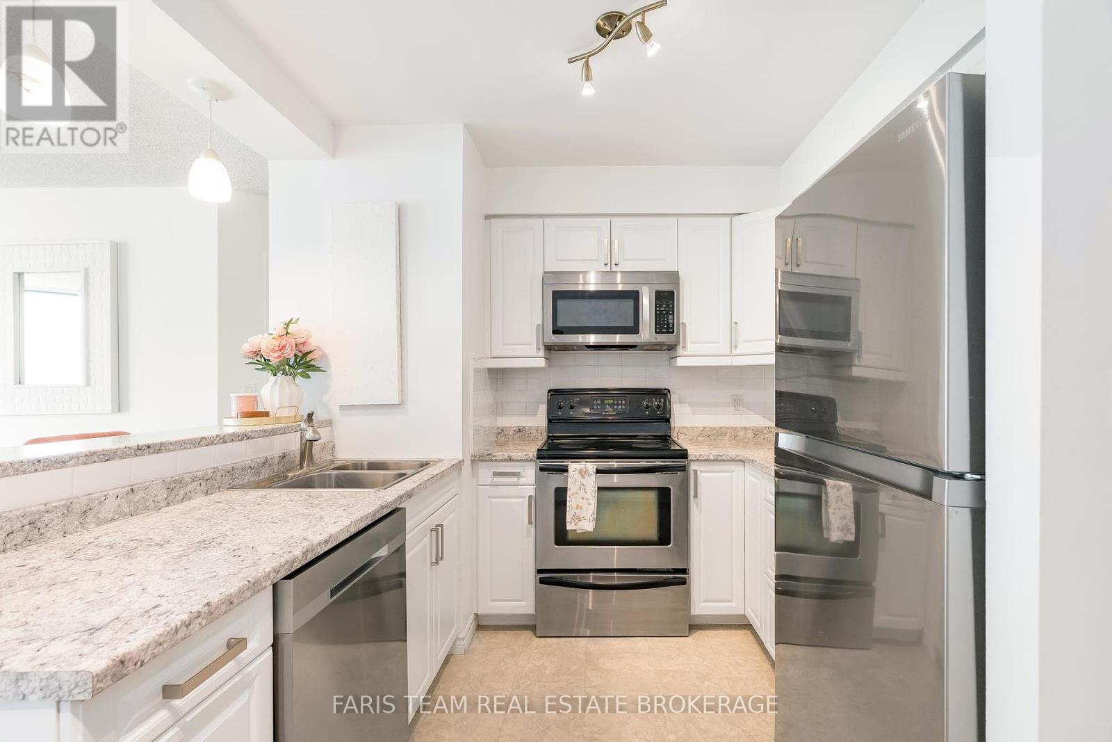 603 - 150 Dunlop Street E, Barrie, Ontario  L4M 6H1 - Photo 7 - S12415536