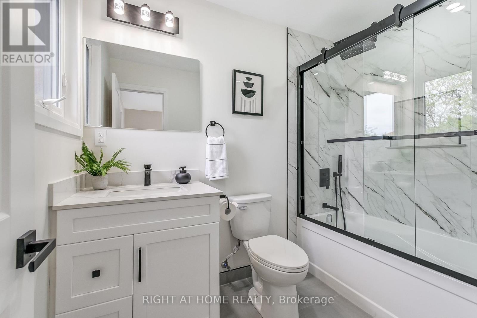 1308 Fieldcrest Lane, Oakville, Ontario  L6M 2N6 - Photo 28 - W12327165