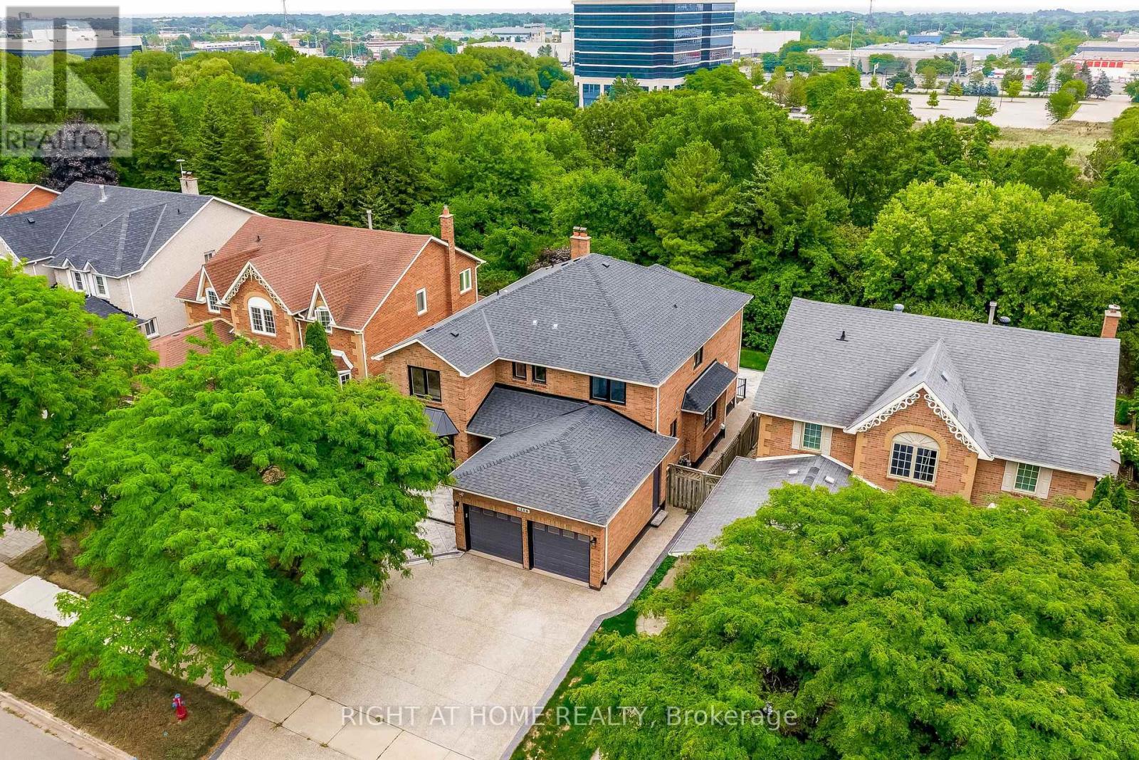 1308 Fieldcrest Lane, Oakville, Ontario  L6M 2N6 - Photo 2 - W12327165