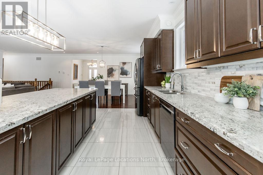 54 Royal Beech Drive, Wasaga Beach, Ontario  L9Z 1H3 - Photo 12 - S12415863