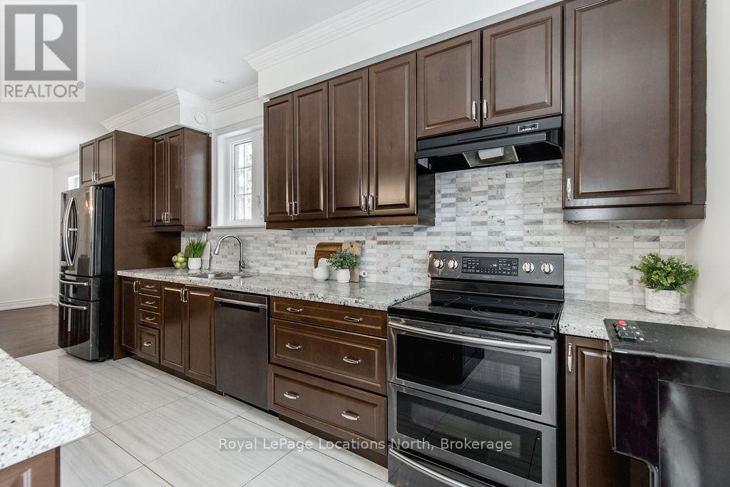 54 Royal Beech Drive, Wasaga Beach, Ontario  L9Z 1H3 - Photo 11 - S12415863