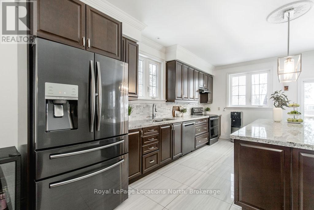 54 Royal Beech Drive, Wasaga Beach, Ontario  L9Z 1H3 - Photo 13 - S12415863