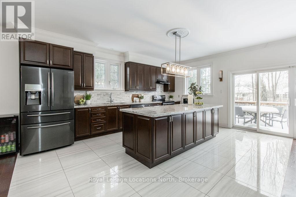 54 Royal Beech Drive, Wasaga Beach, Ontario  L9Z 1H3 - Photo 8 - S12415863