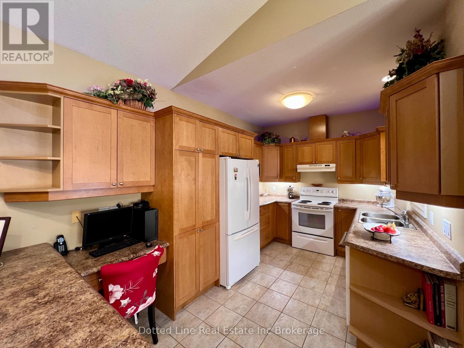 11 - 500 Lakeview Drive, Woodstock (Woodstock - North), Ontario  N4T 1W4 - Photo 3 - X12415913