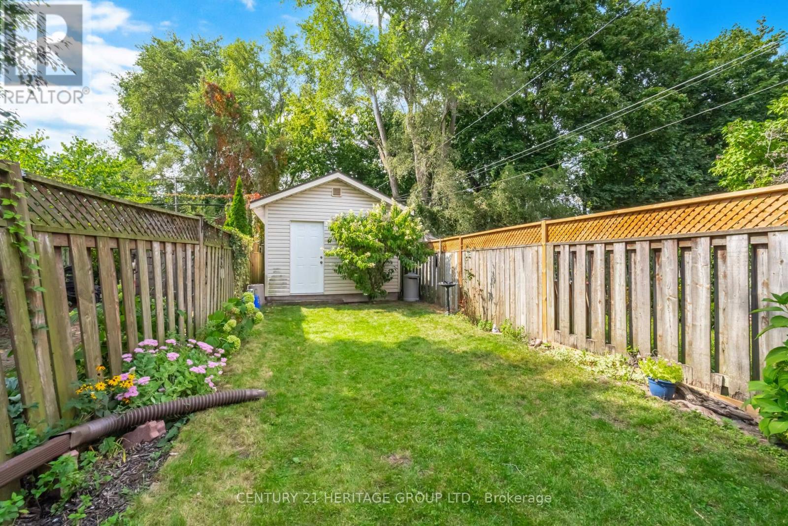 126 Watson Avenue, Toronto, Ontario  M6S 4E1 - Photo 27 - W12415700