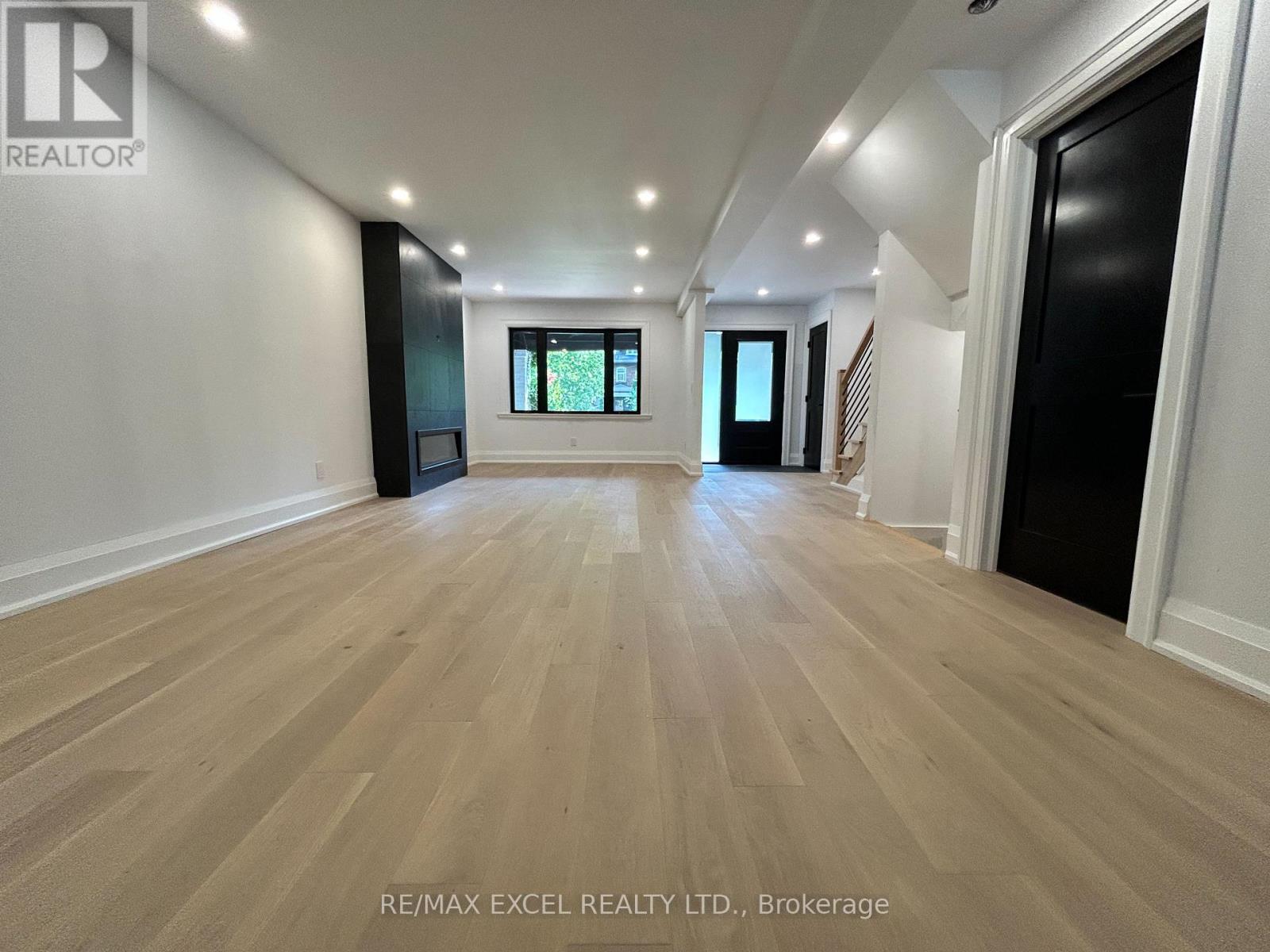 34 RAYMOND AVENUE, Toronto, Ontario