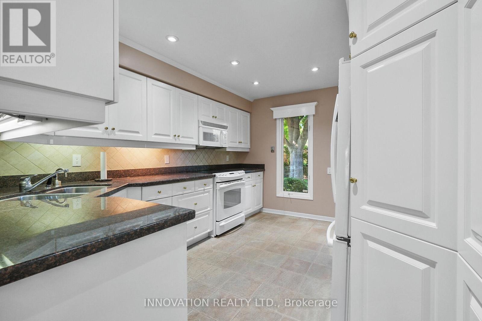 14 Chimo Drive, Ottawa, Ontario  K2L 1A4 - Photo 15 - X12415171