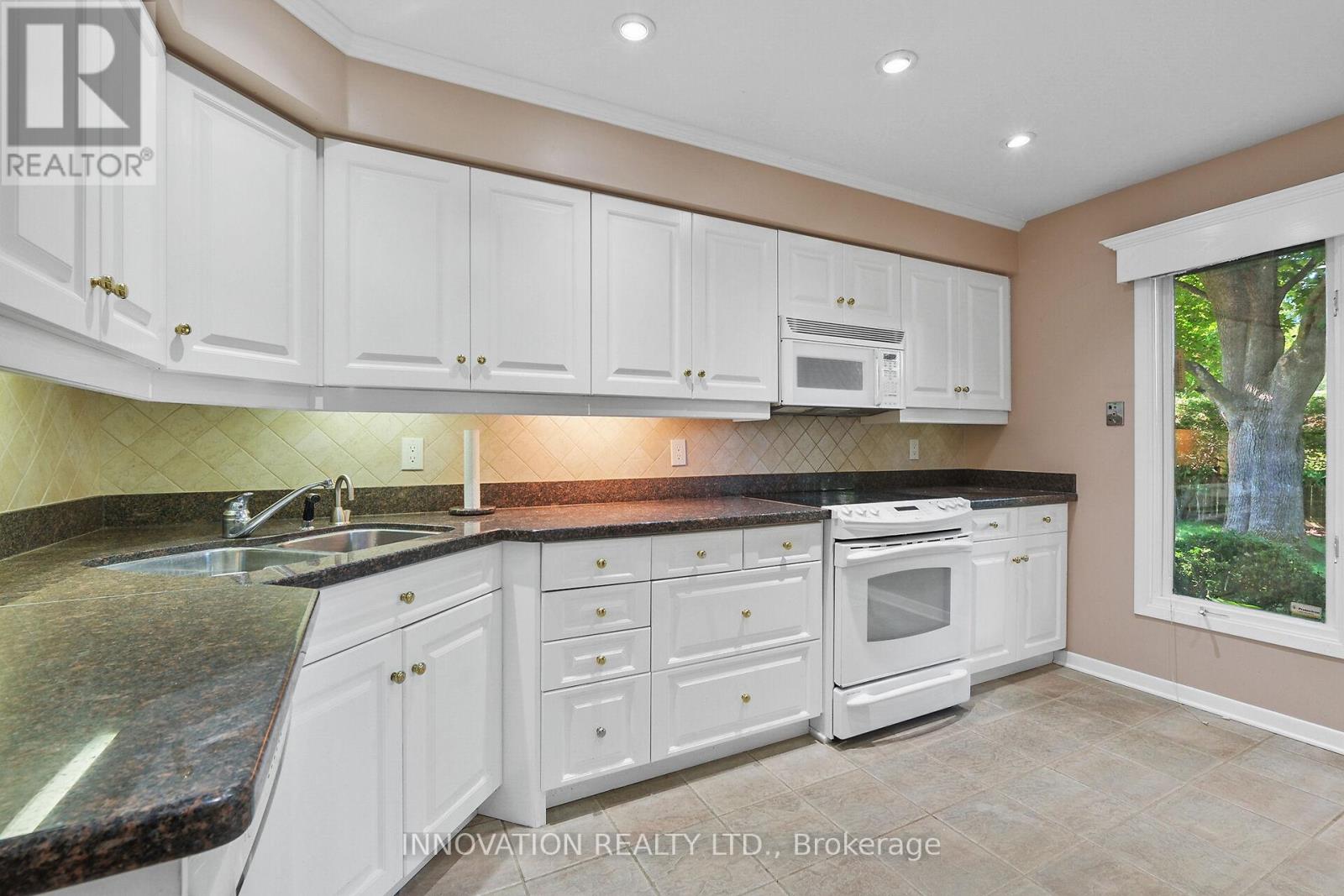 14 Chimo Drive, Ottawa, Ontario  K2L 1A4 - Photo 16 - X12415171