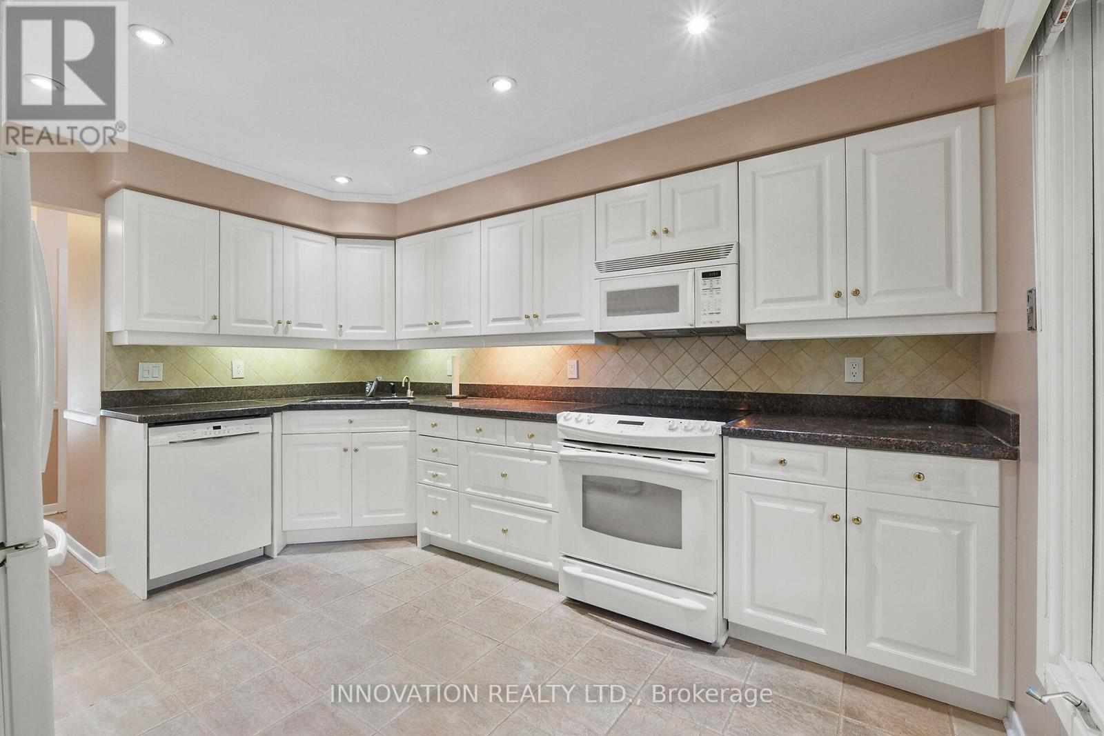 14 Chimo Drive, Ottawa, Ontario  K2L 1A4 - Photo 17 - X12415171