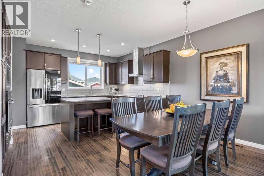 512 River Heights Green, Cochrane, Alberta  T4C 0S1 - Photo 6 - A2253650