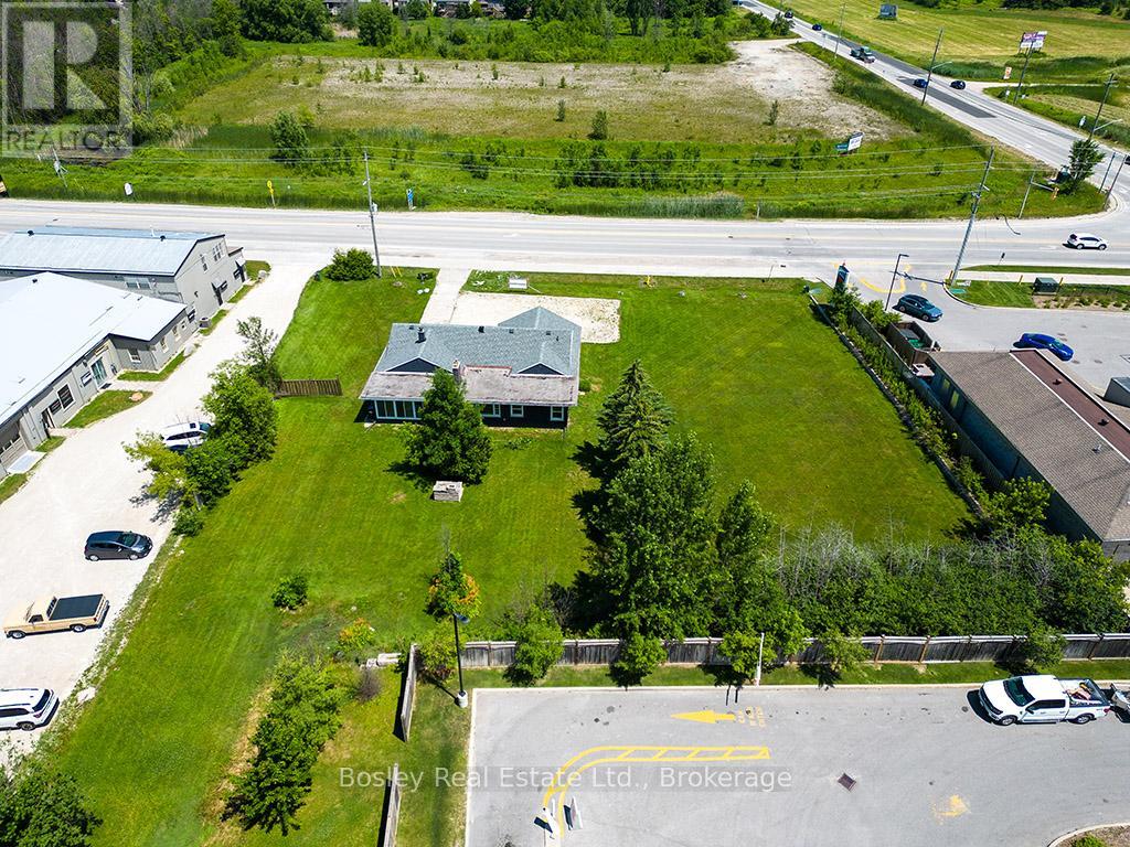 876 Hurontario Street, Collingwood, Ontario  L9Y 0G7 - Photo 2 - S12415955