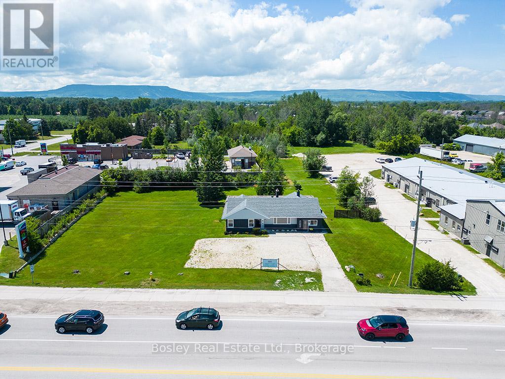 876 Hurontario Street, Collingwood, Ontario  L9Y 0G7 - Photo 3 - S12415955