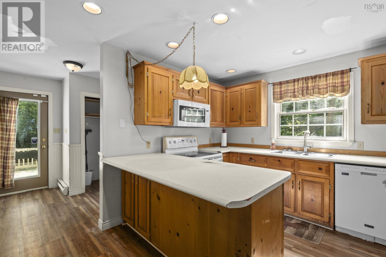 Property at 239 Buckingham Drive image 2