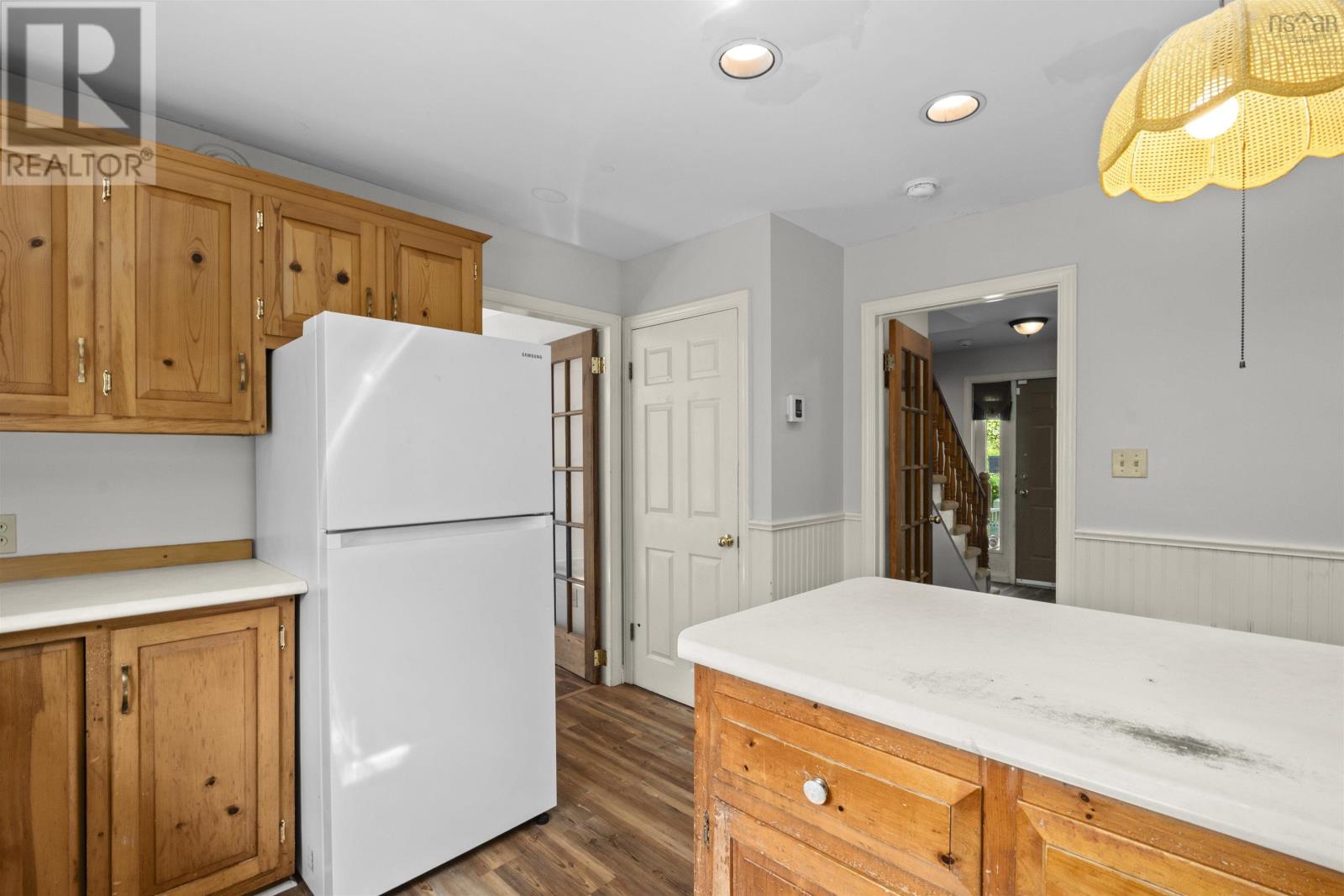 Property at 239 Buckingham Drive image 4