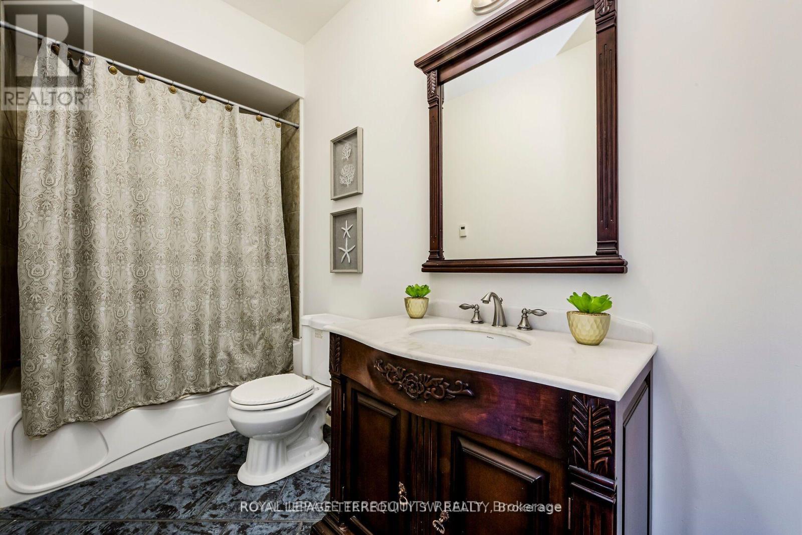 329 Lippincott Street, Toronto, Ontario  M5S 2P6 - Photo 20 - C12415360