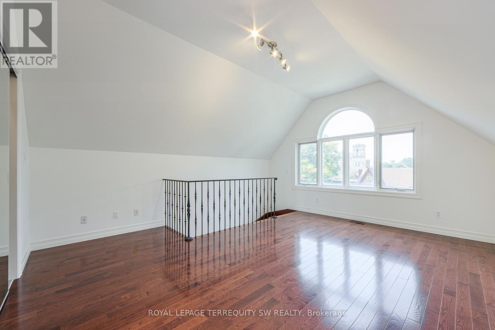 329 Lippincott Street, Toronto, Ontario  M5S 2P6 - Photo 23 - C12415360