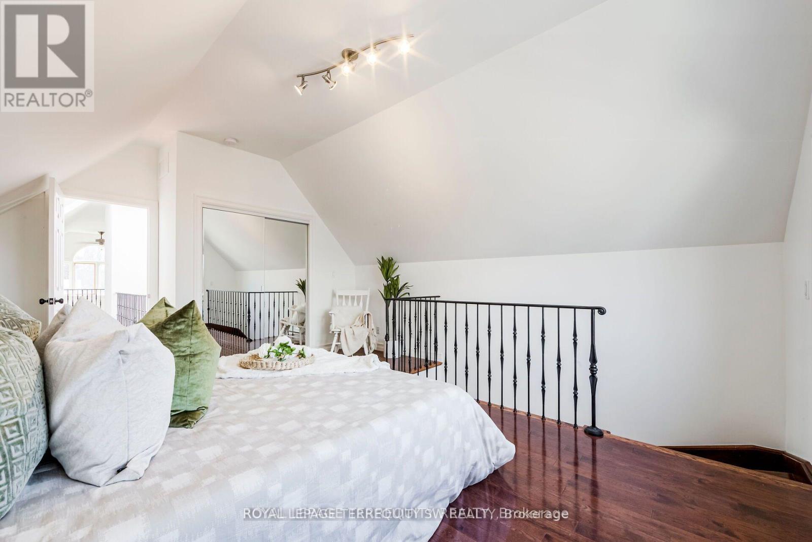 329 Lippincott Street, Toronto, Ontario  M5S 2P6 - Photo 21 - C12415360