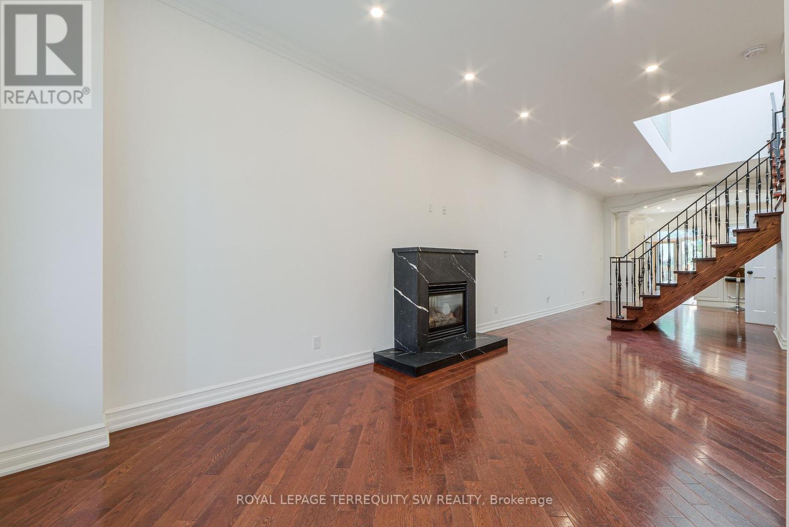 329 Lippincott Street, Toronto, Ontario  M5S 2P6 - Photo 6 - C12415360