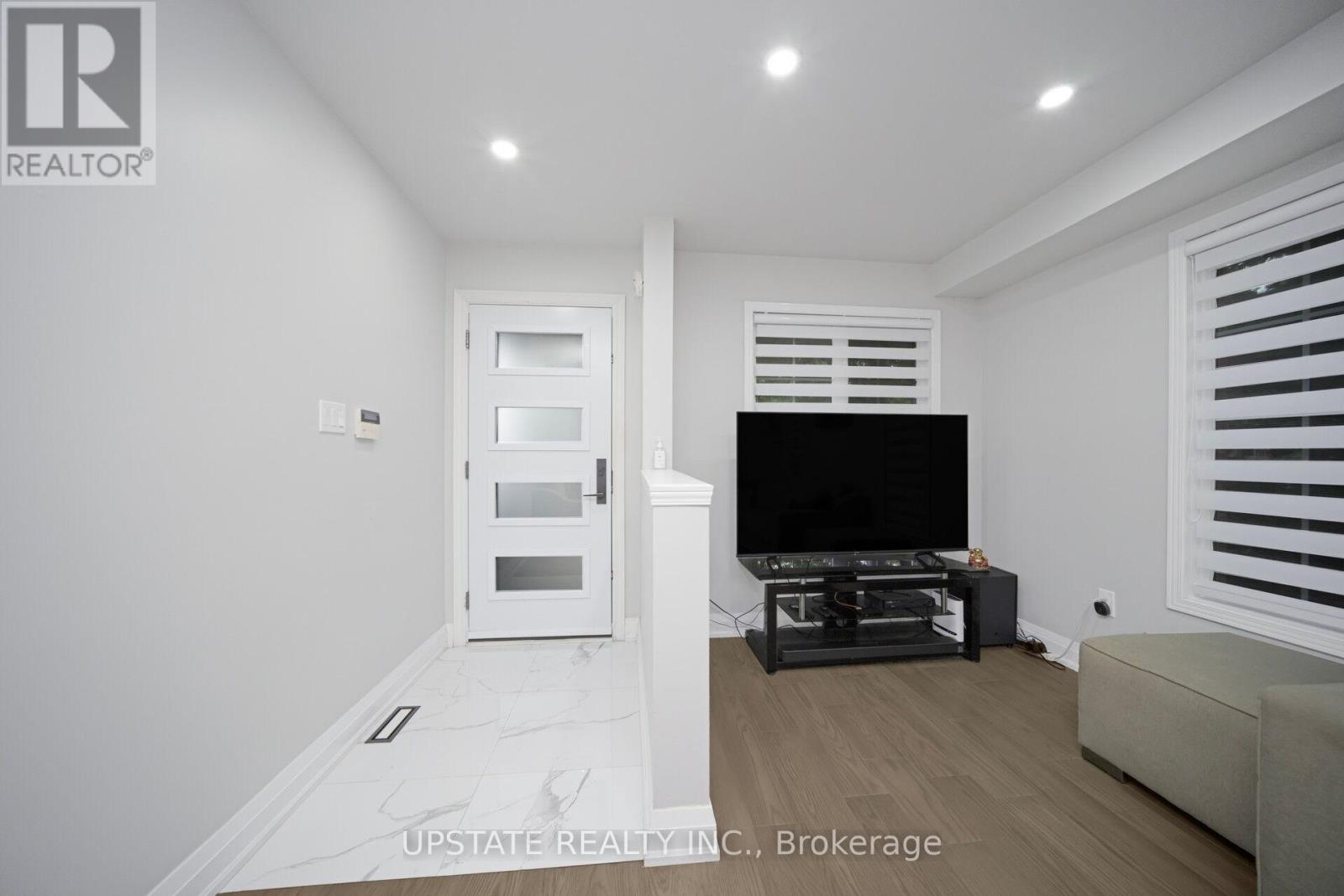 173 Monte Carlo Drive, Vaughan, Ontario  L4H 1R5 - Photo 4 - N12415914