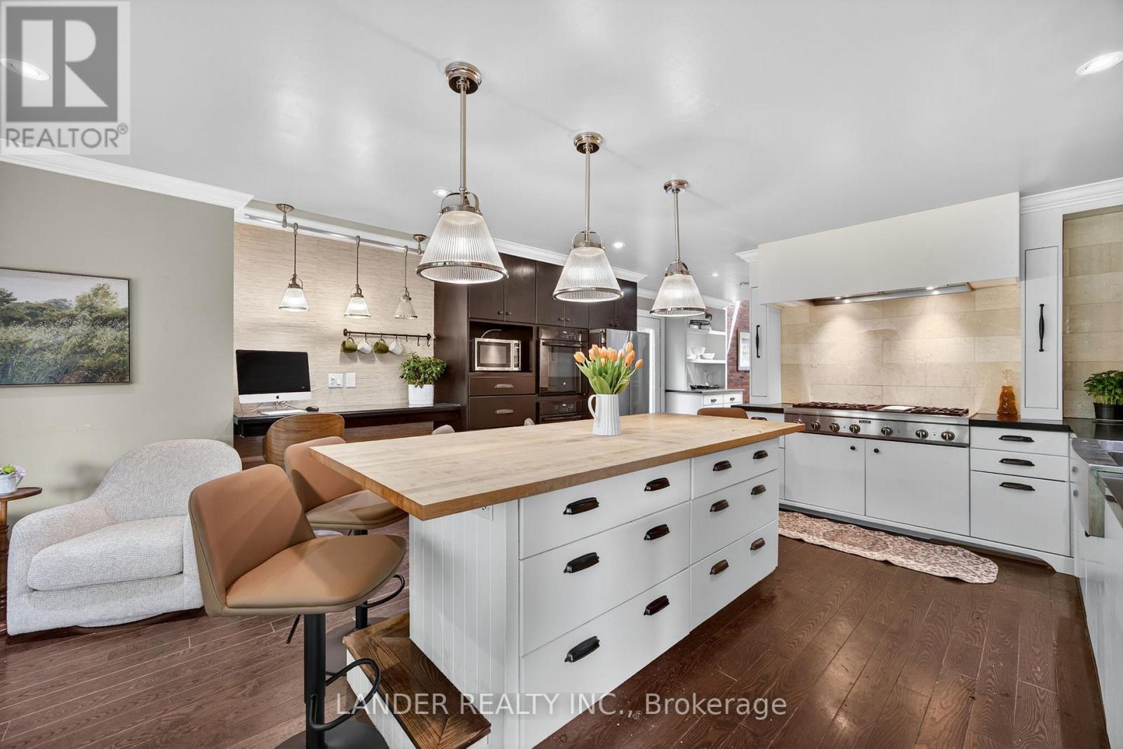 10 Charles Street, East Gwillimbury, Ontario  L0G 1V0 - Photo 11 - N12415918