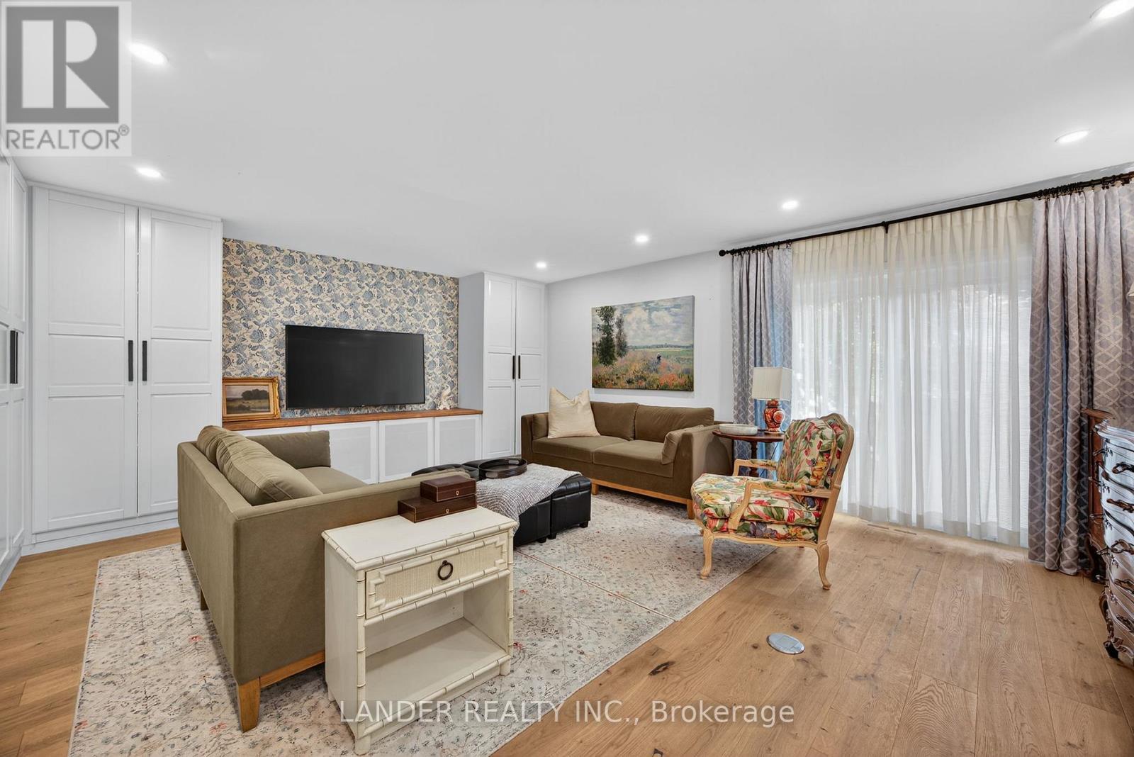 10 Charles Street, East Gwillimbury, Ontario  L0G 1V0 - Photo 16 - N12415918
