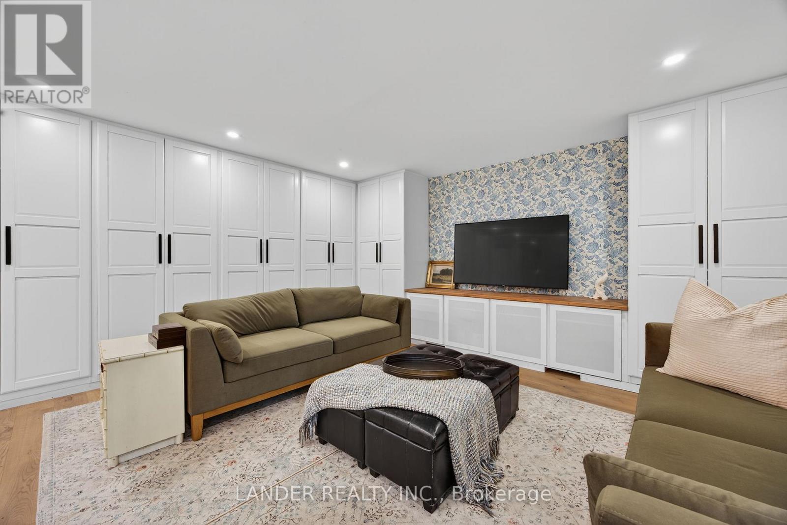 10 Charles Street, East Gwillimbury, Ontario  L0G 1V0 - Photo 17 - N12415918