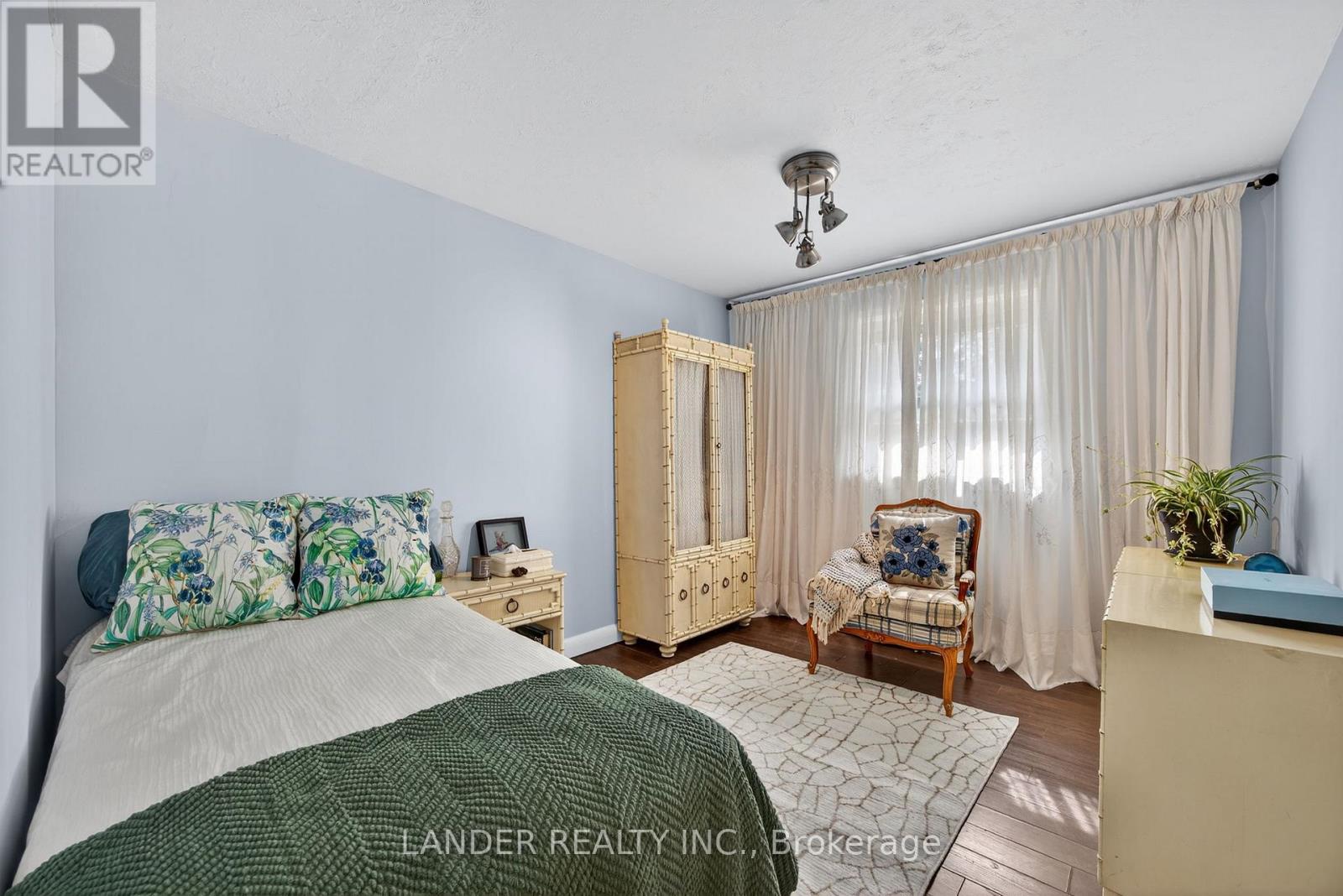 10 Charles Street, East Gwillimbury, Ontario  L0G 1V0 - Photo 20 - N12415918