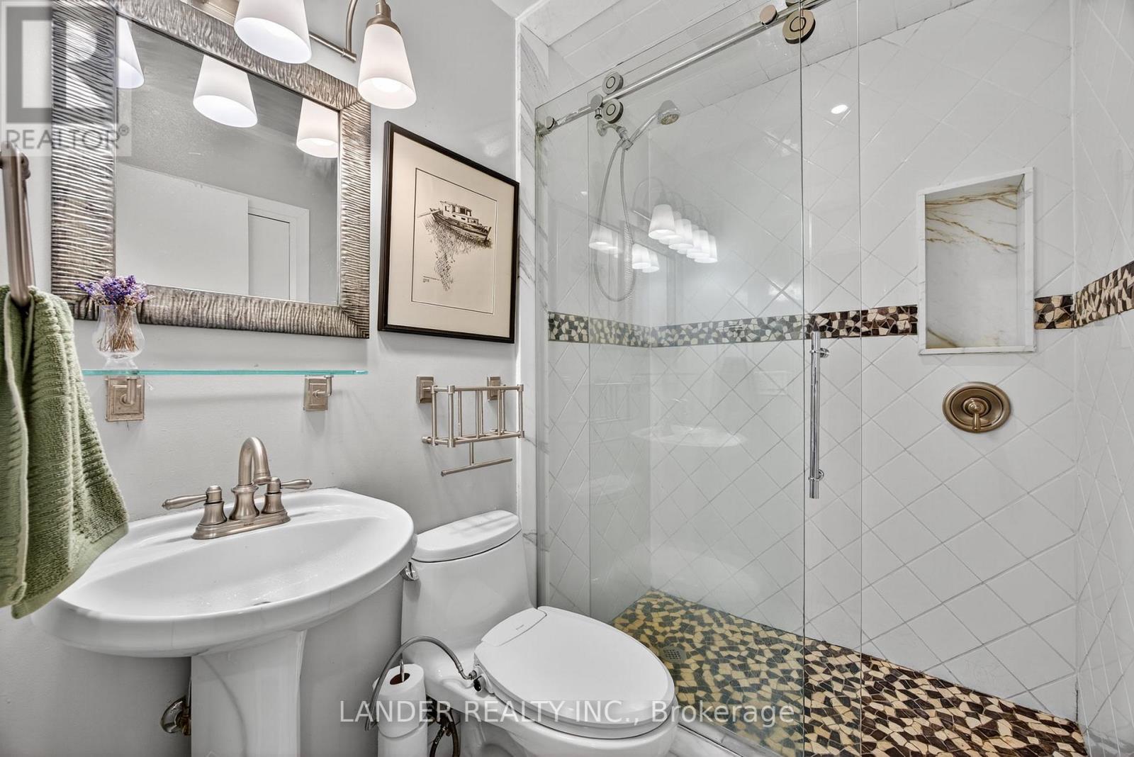 10 Charles Street, East Gwillimbury, Ontario  L0G 1V0 - Photo 22 - N12415918