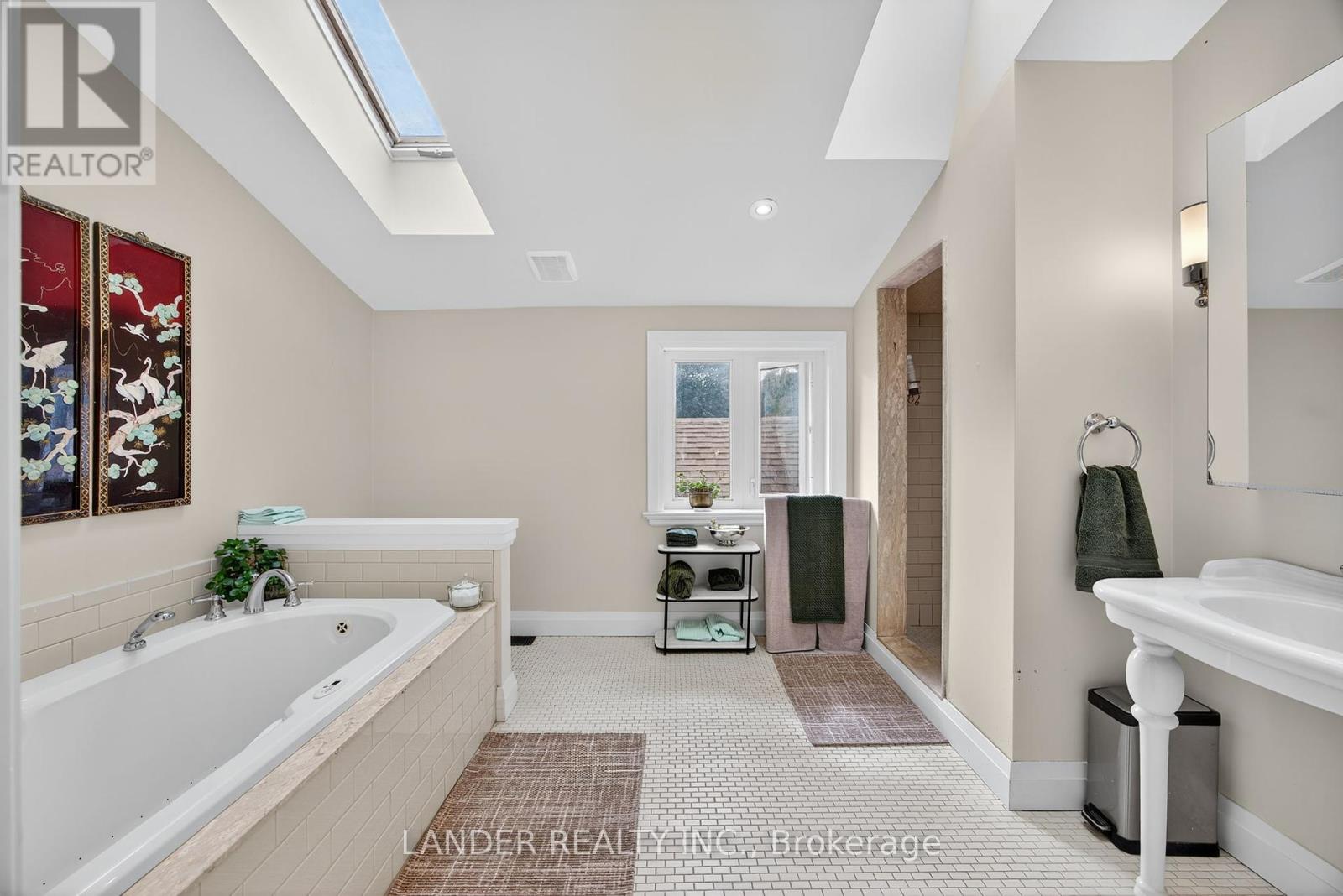 10 Charles Street, East Gwillimbury, Ontario  L0G 1V0 - Photo 25 - N12415918