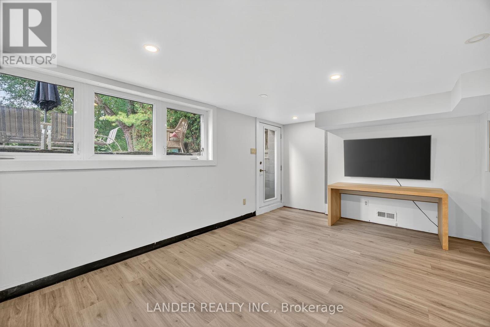 10 Charles Street, East Gwillimbury, Ontario  L0G 1V0 - Photo 29 - N12415918