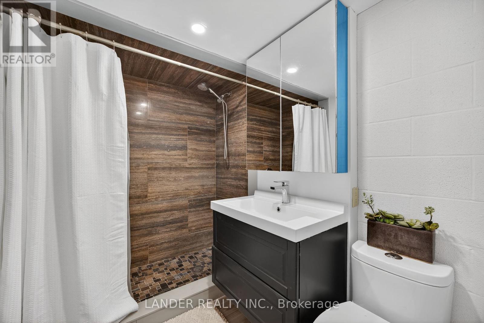 10 Charles Street, East Gwillimbury, Ontario  L0G 1V0 - Photo 31 - N12415918