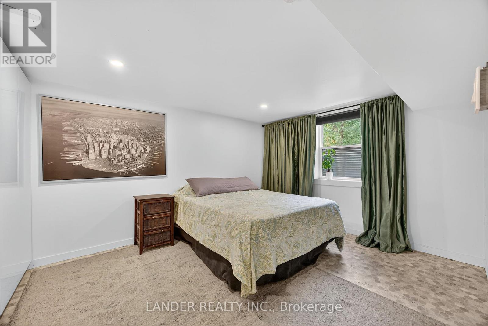 10 Charles Street, East Gwillimbury, Ontario  L0G 1V0 - Photo 32 - N12415918