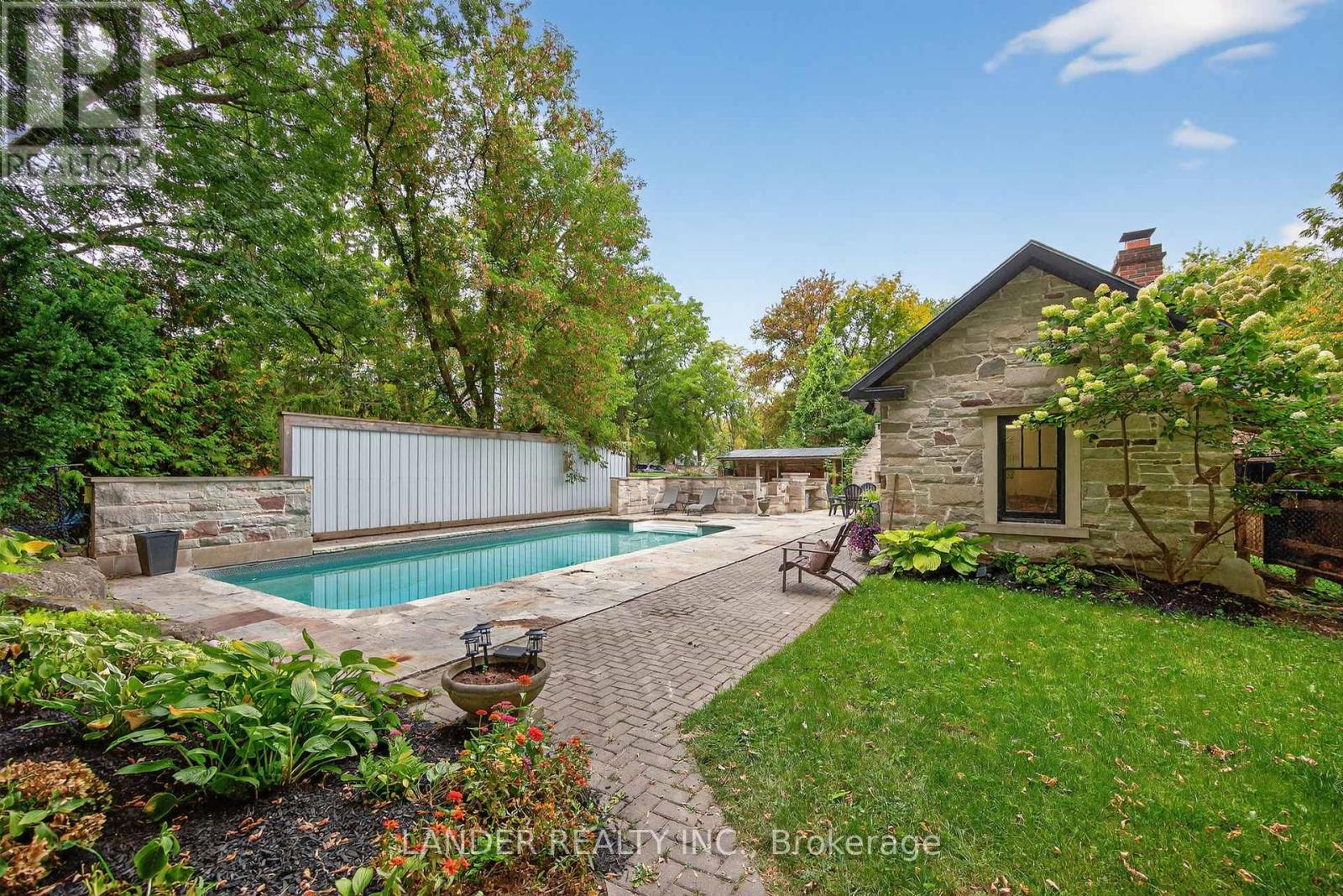 10 Charles Street, East Gwillimbury, Ontario  L0G 1V0 - Photo 39 - N12415918