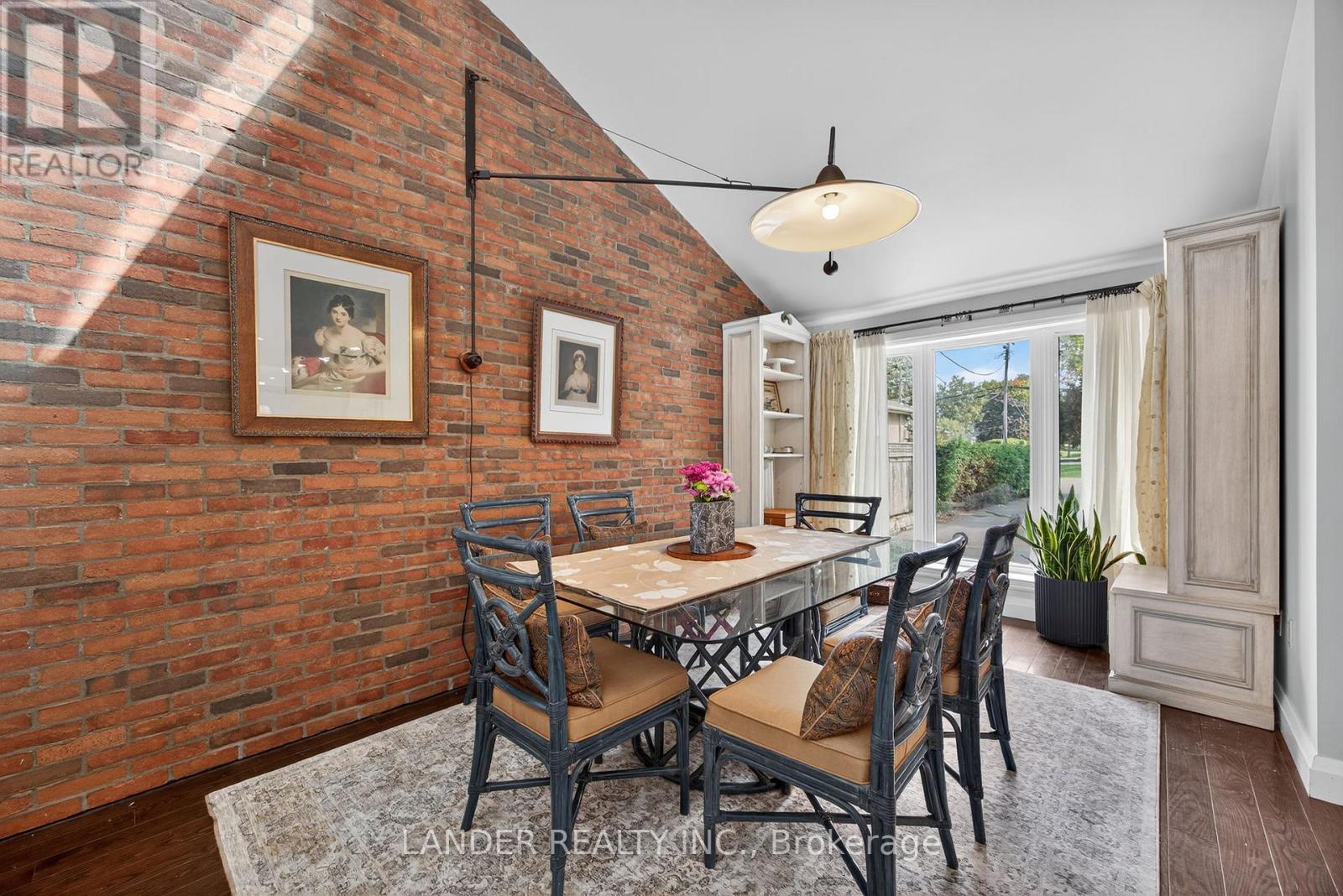 10 Charles Street, East Gwillimbury, Ontario  L0G 1V0 - Photo 6 - N12415918