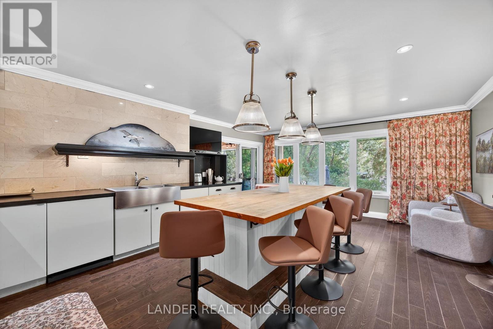 10 Charles Street, East Gwillimbury, Ontario  L0G 1V0 - Photo 8 - N12415918