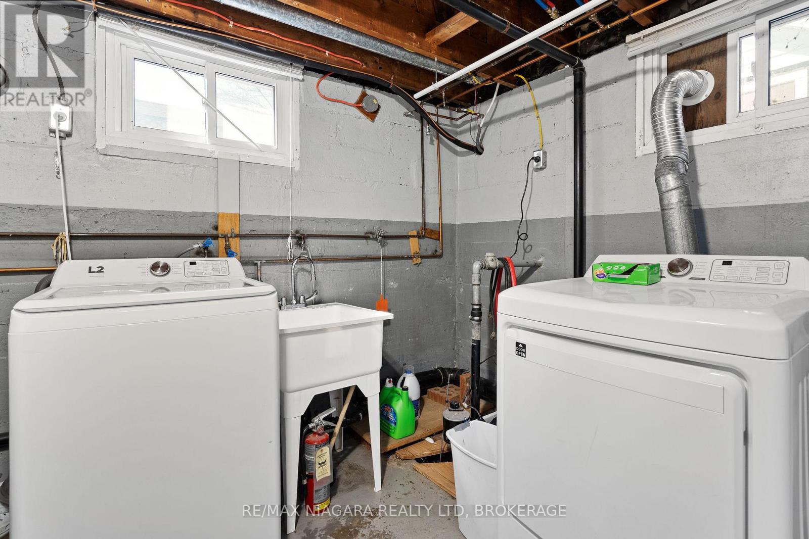 201 Knoll Street, Port Colborne (Main Street), Ontario  L3K 5B4 - Photo 20 - X12415936