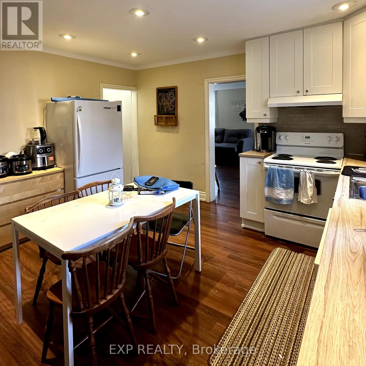 215 Emerson Street, Hamilton, Ontario  L8S 2Y3 - Photo 11 - X12342398