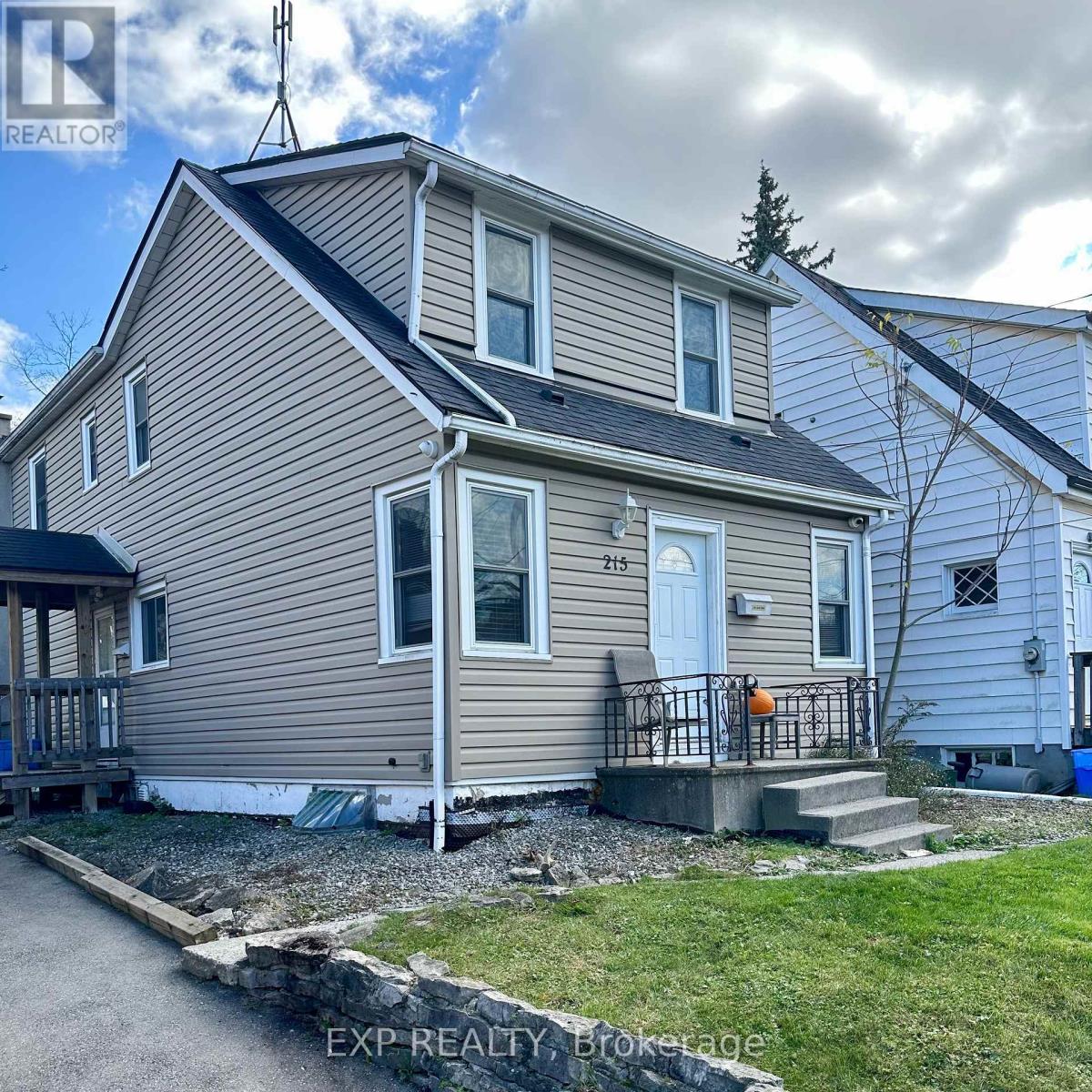 215 Emerson Street, Hamilton, Ontario  L8S 2Y3 - Photo 3 - X12342398
