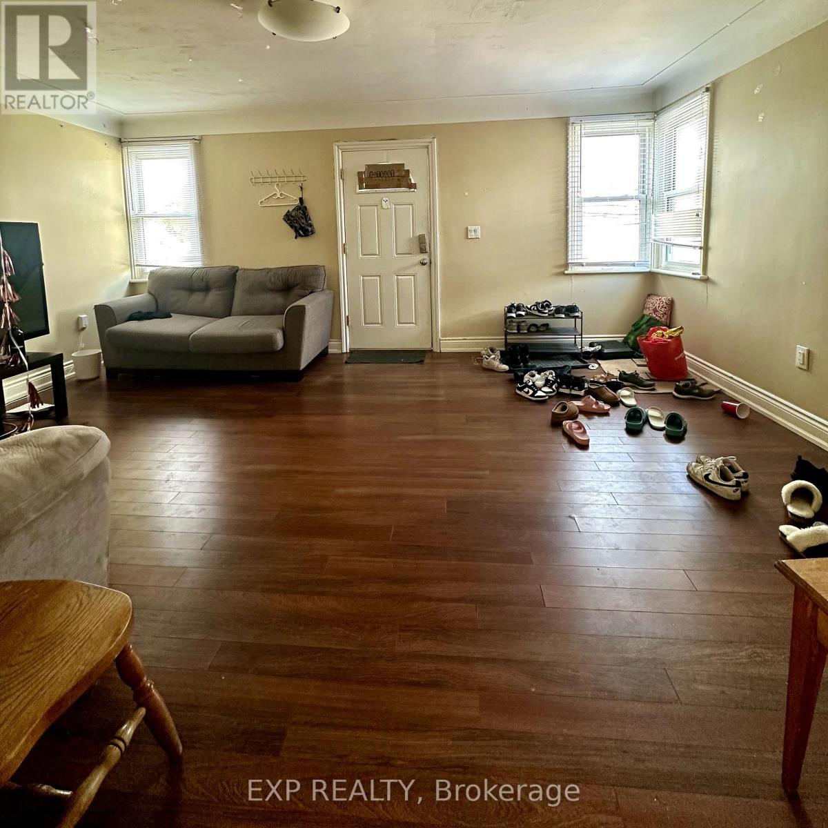 215 Emerson Street, Hamilton, Ontario  L8S 2Y3 - Photo 8 - X12342398
