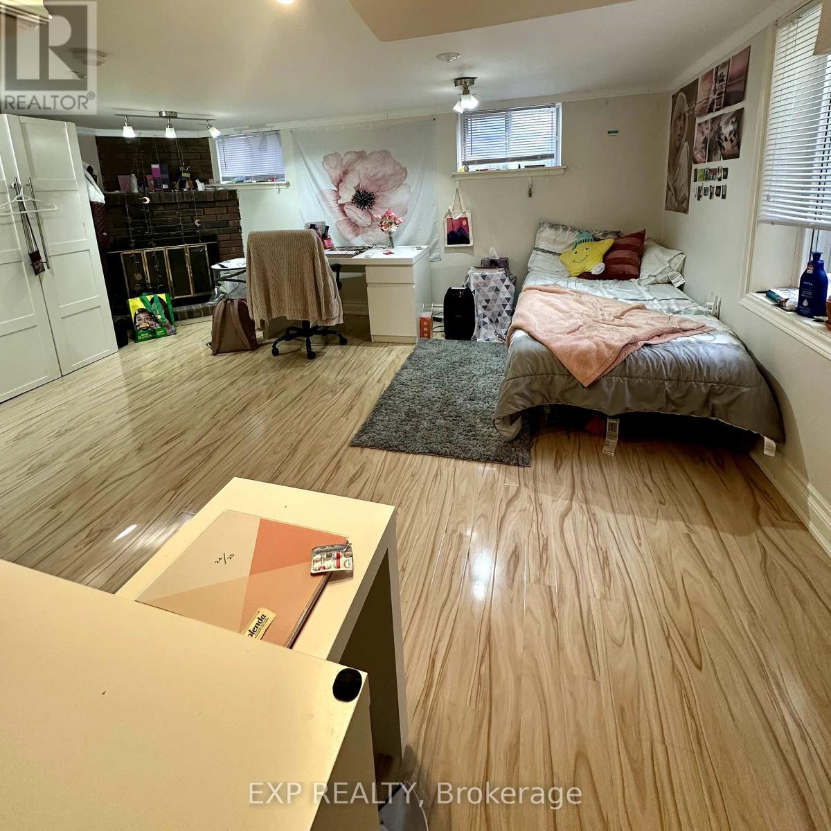 215 Emerson Street, Hamilton, Ontario  L8S 2Y3 - Photo 23 - X12342398