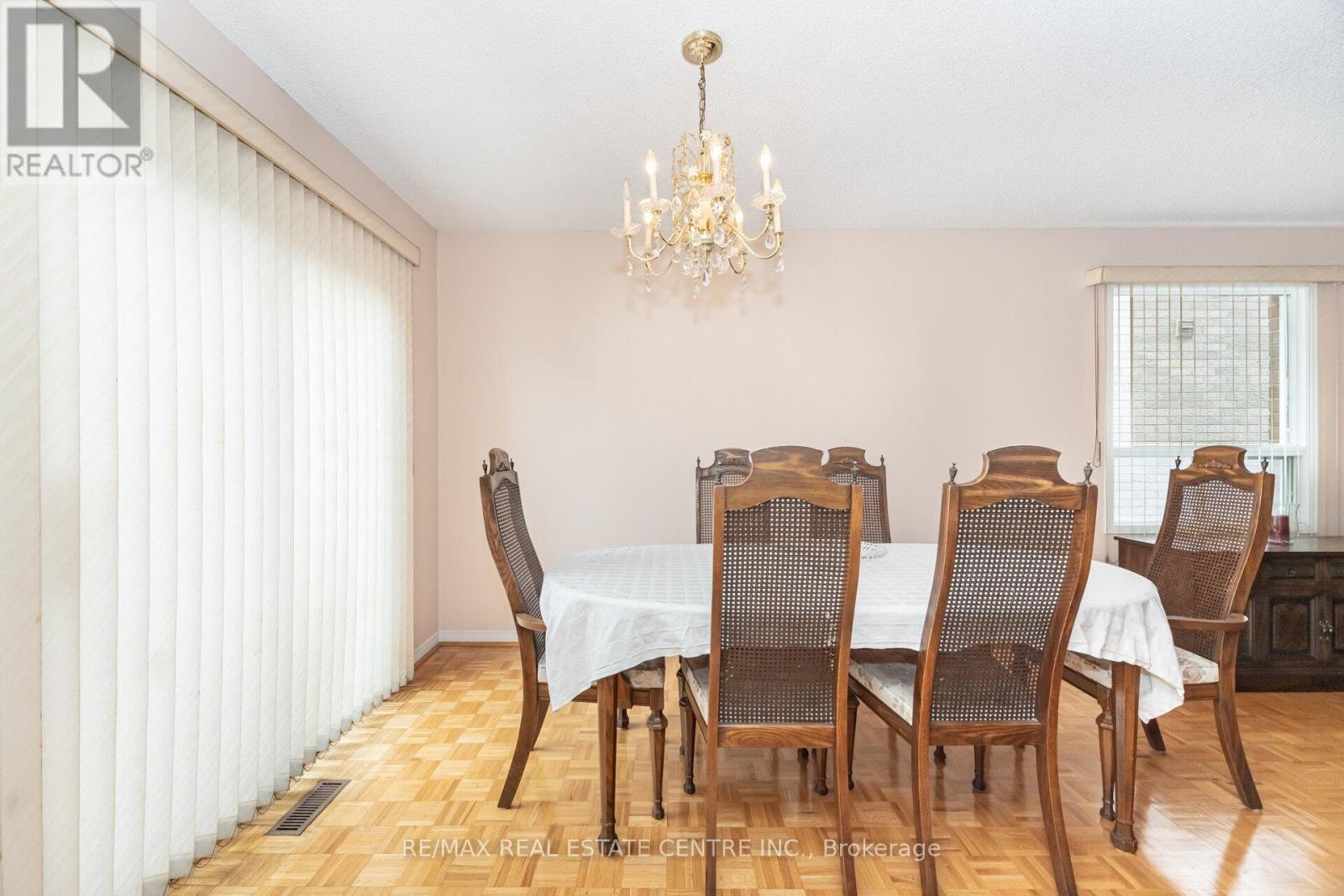 5113 Palomar Crescent, Mississauga (Hurontario), Ontario  L5R 2X5 - Photo 17 - W12415859