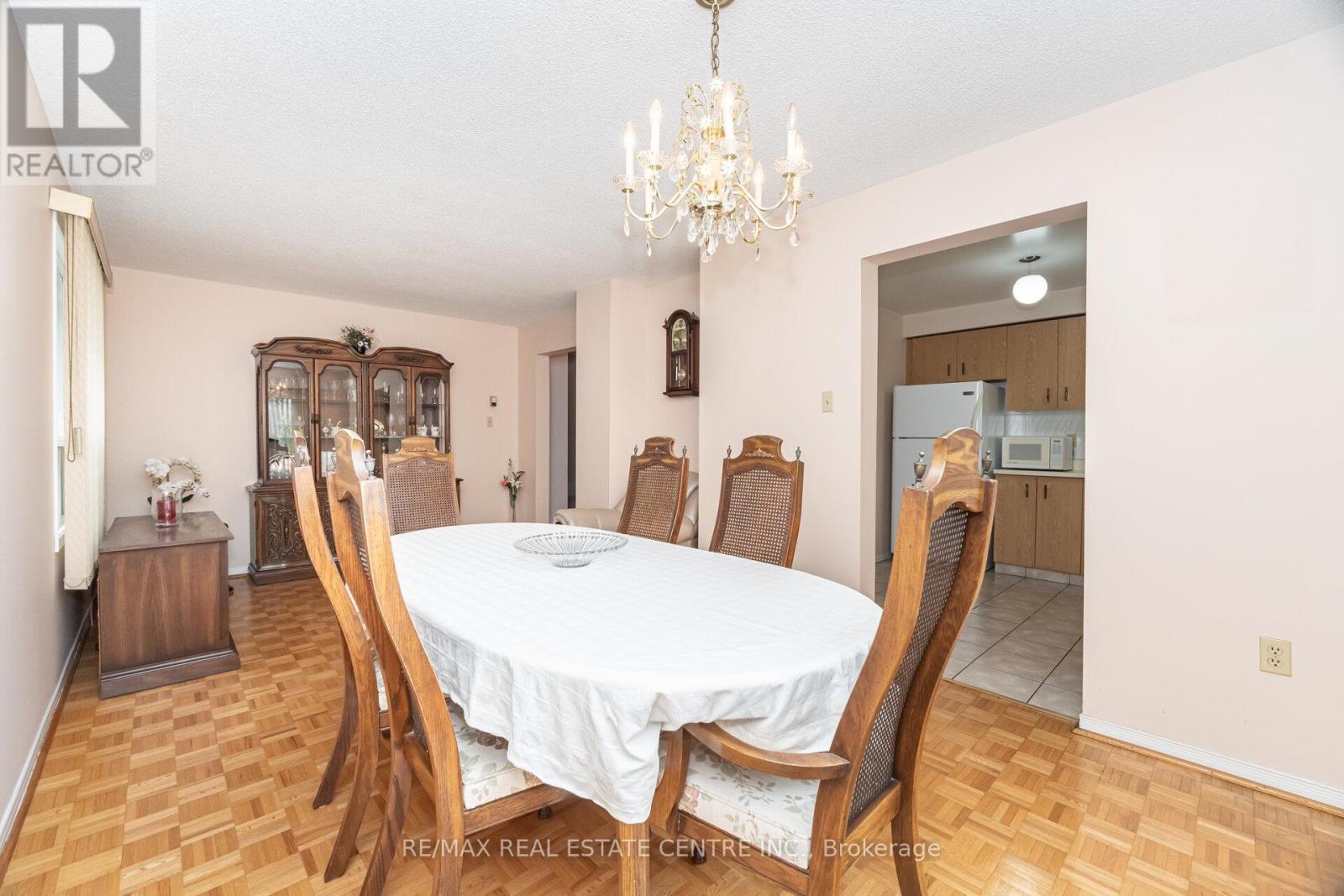 5113 Palomar Crescent, Mississauga (Hurontario), Ontario  L5R 2X5 - Photo 18 - W12415859